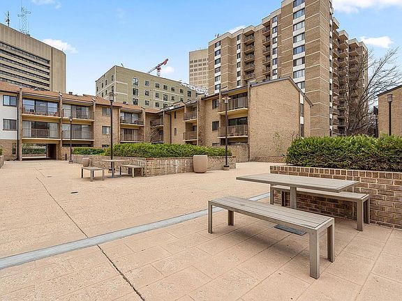 4th image of 102 Monroe St APT 101