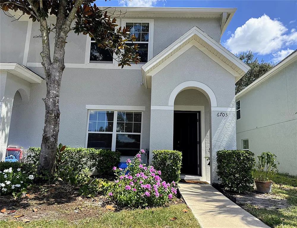 3 bed, 2.5 bath, 1610 sqft, $2,595 — Photo 2