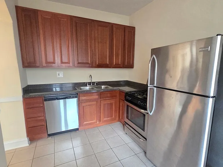 2251-53 W Thomas St #1057-59 — Photo 7