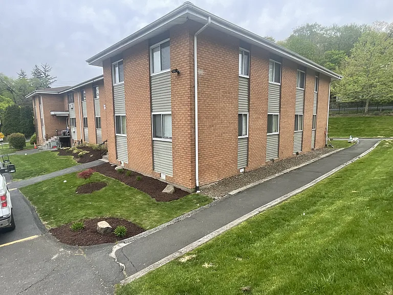 16 Waldron Ave #12B — Photo 8