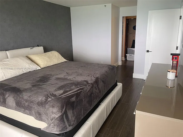 2555 Collins Ave #1409 — Photo 33