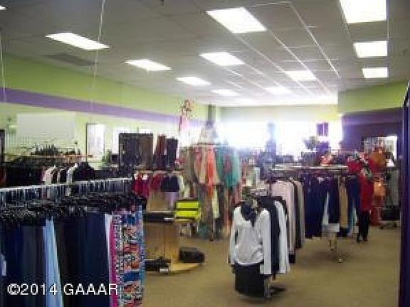 4th image of 422 Broadway St
