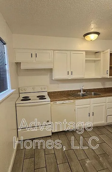 711 N 70th St #B — Photo 5