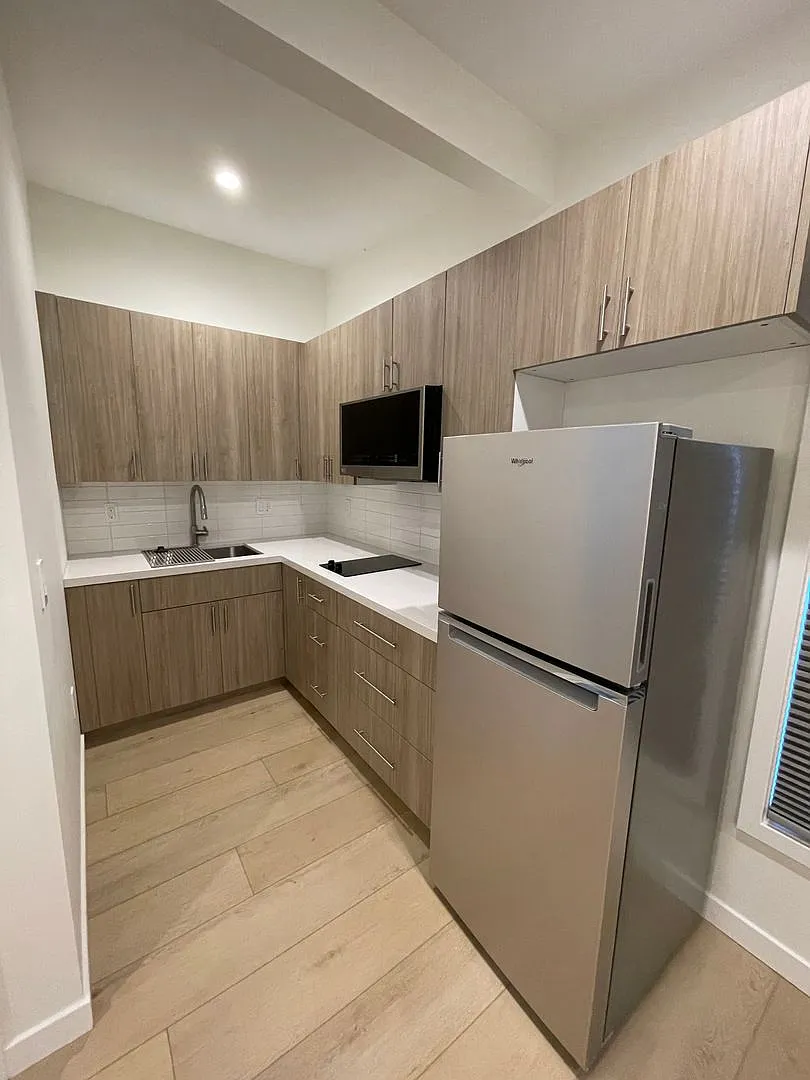 379 - 10516 Santa Monica Blvd — Photo 1