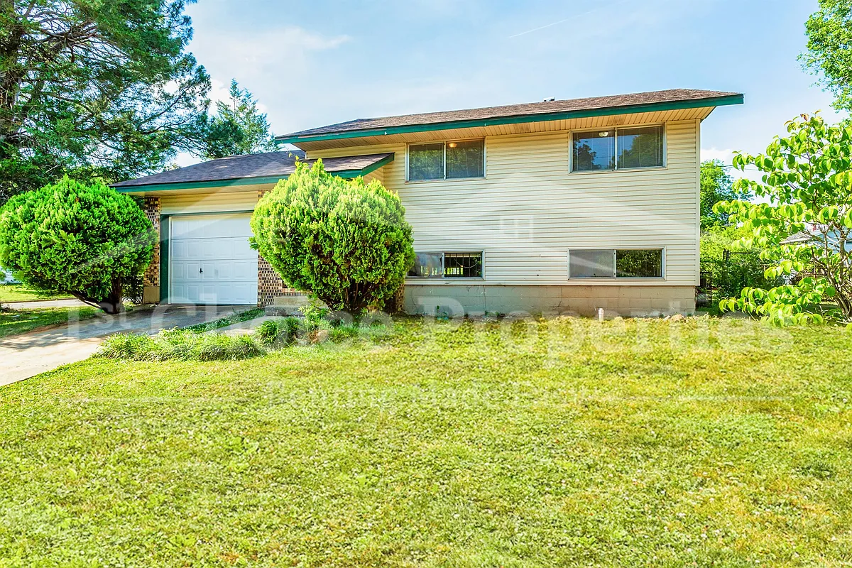 Building Photo - 1112 S Gale Dr