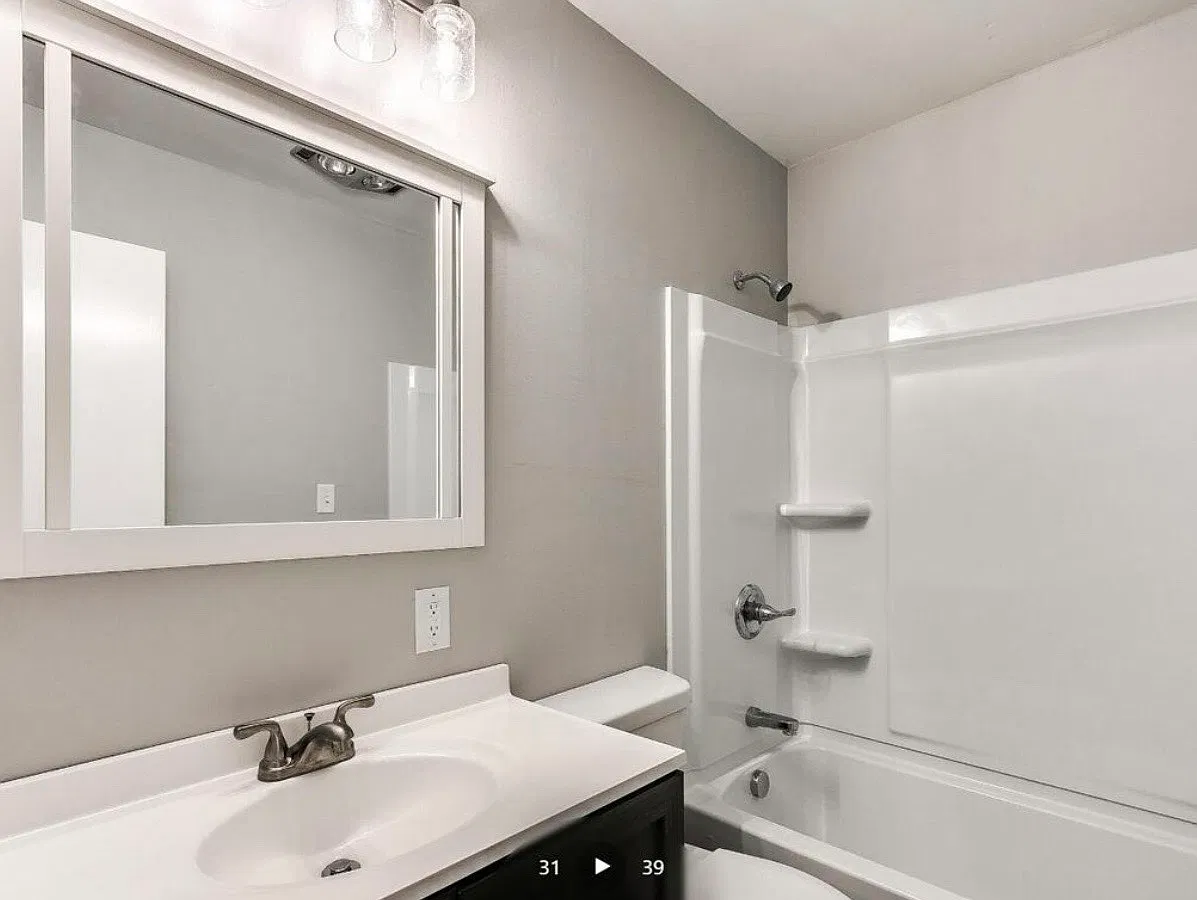 2 bed, 1.5 bath, 900 sqft, $950 — Photo 3