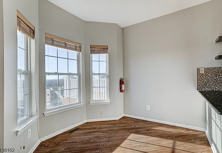 1039 Shadowlawn Dr — Photo 7