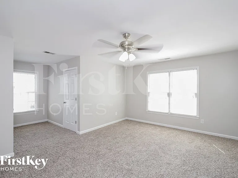 668 Hunters Trce — Photo 14