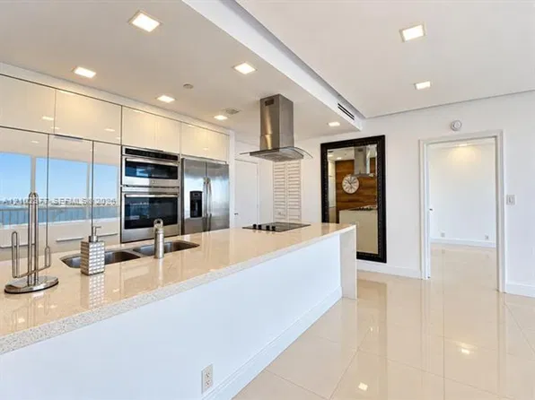 7601 E Treasure Dr, Miami Beach, FL