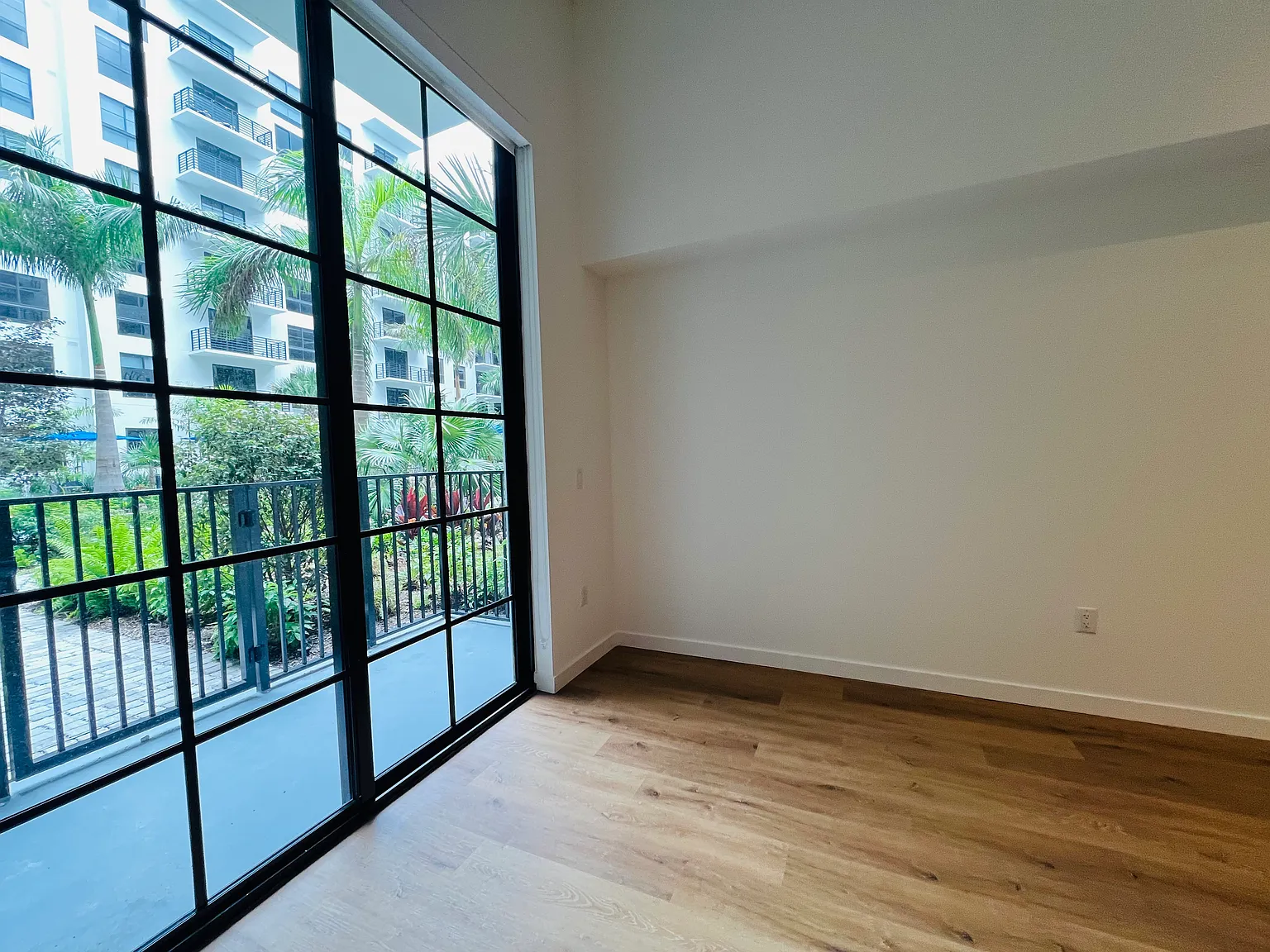 1 bed, 900 sqft, $2,775 — Photo 4