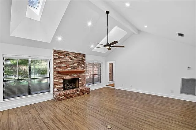 401 Starling Dr — Photo 4