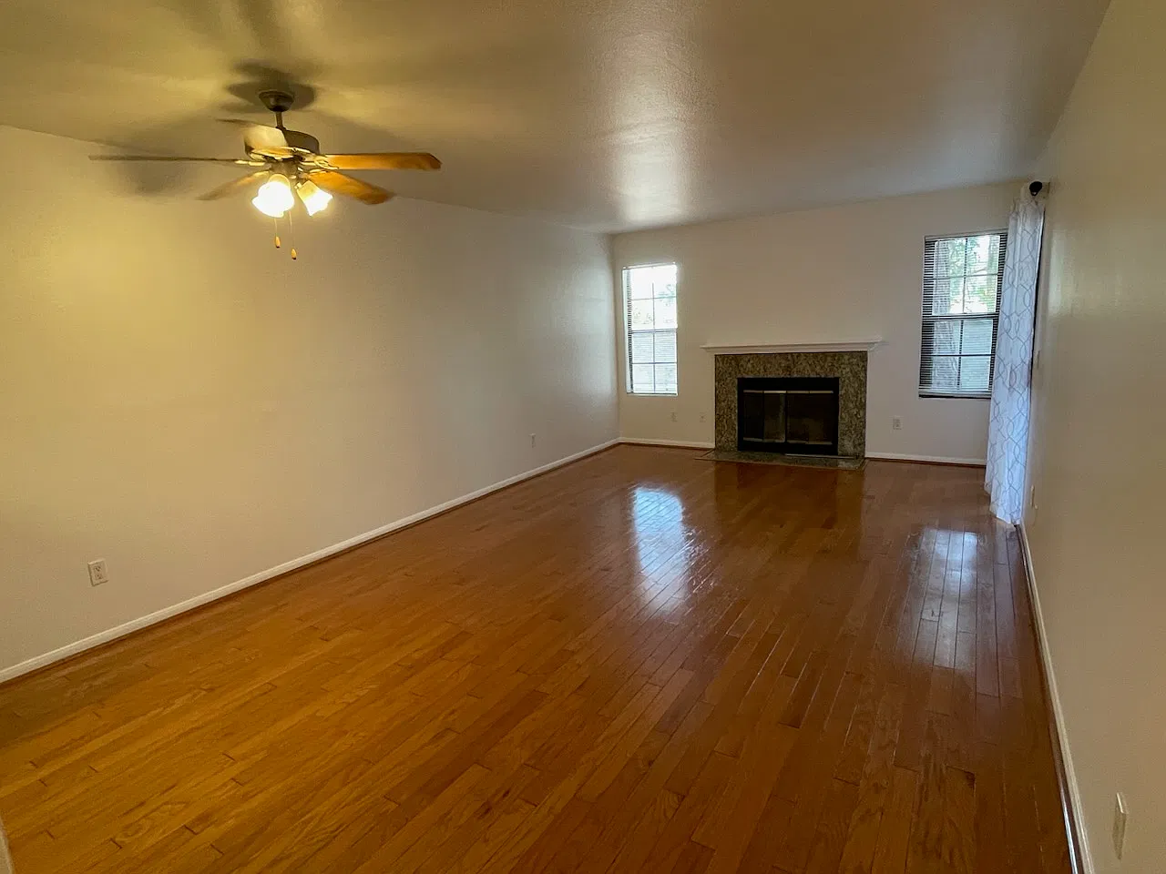 2 bed, 1036 sqft, $2,910 — Photo 3