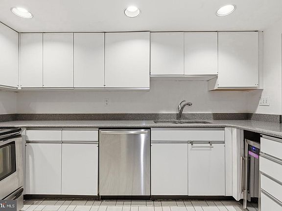 5th image of 308 E Capitol St NE APT 11