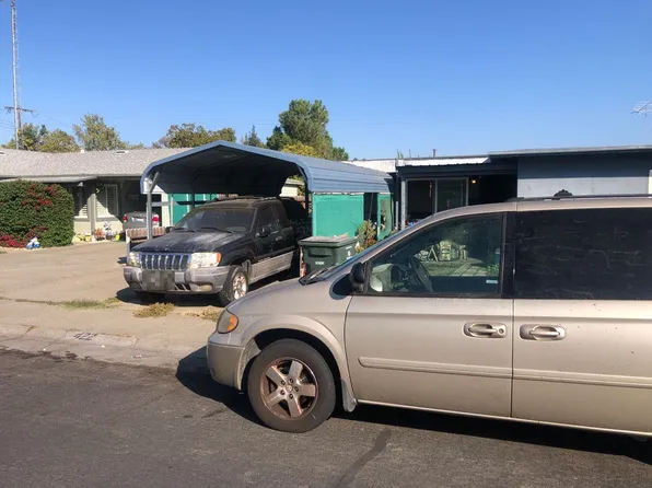 422 W F St, Dixon, CA 95620