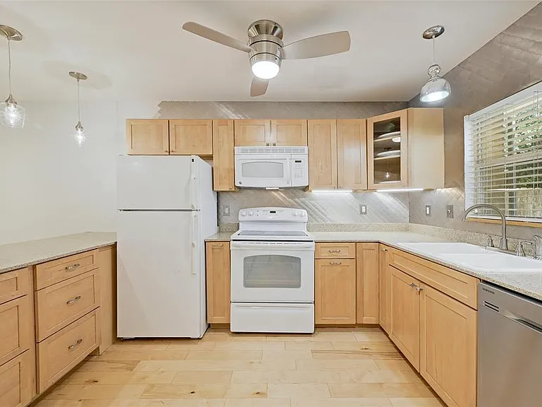 5330 Balcones Dr #G — Photo 14