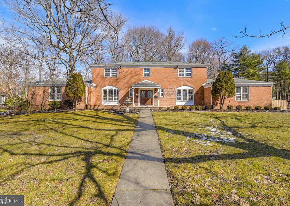1st image of 1425 Georgian Dr