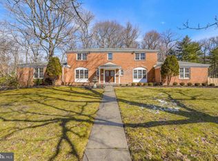 1425 Georgian Dr, Moorestown, NJ 08057