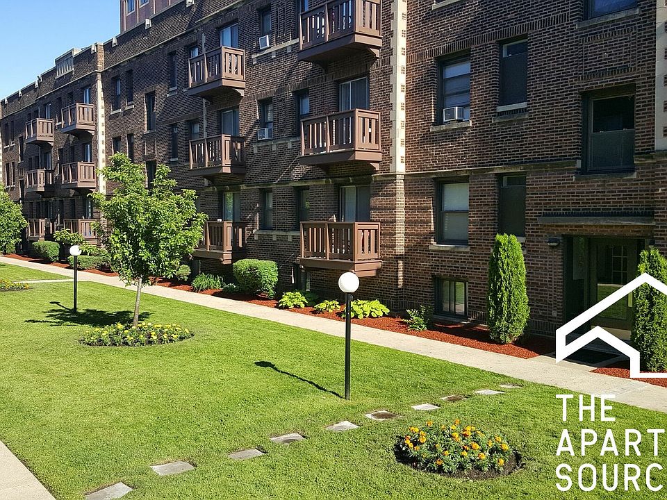 2nd image of 3028 N Halsted St APT 1D