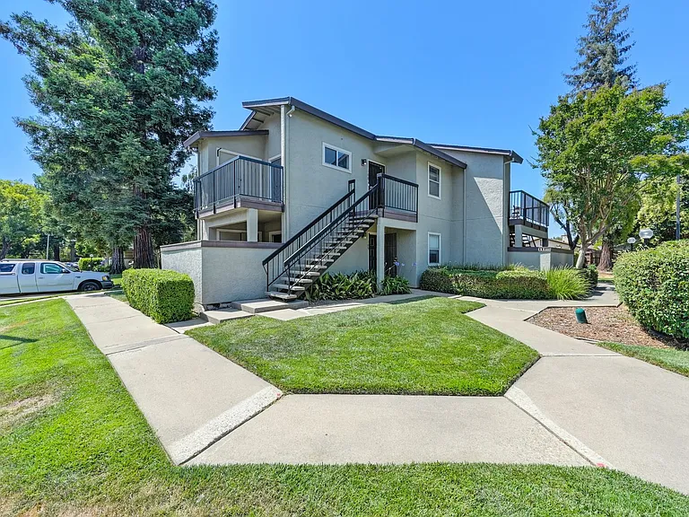 121 Luna Grande Cir #108 — Photo 2