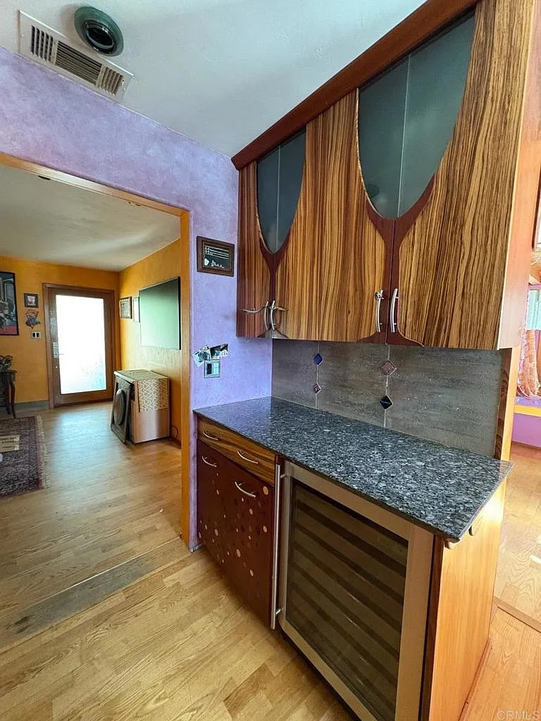 3 bed, 2.0 bath, 1634 sqft, $8,000 — Photo 2