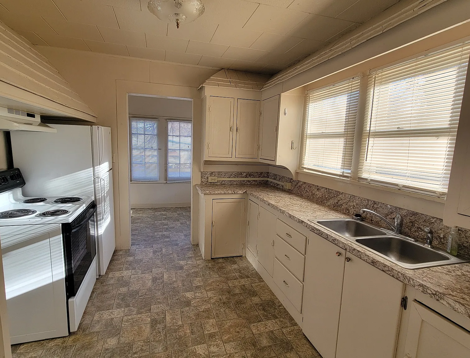 2 bed, 1384 sqft, $1,400 — Photo 2