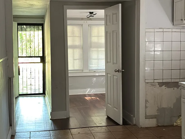 3360 Powell Ave — Photo 4