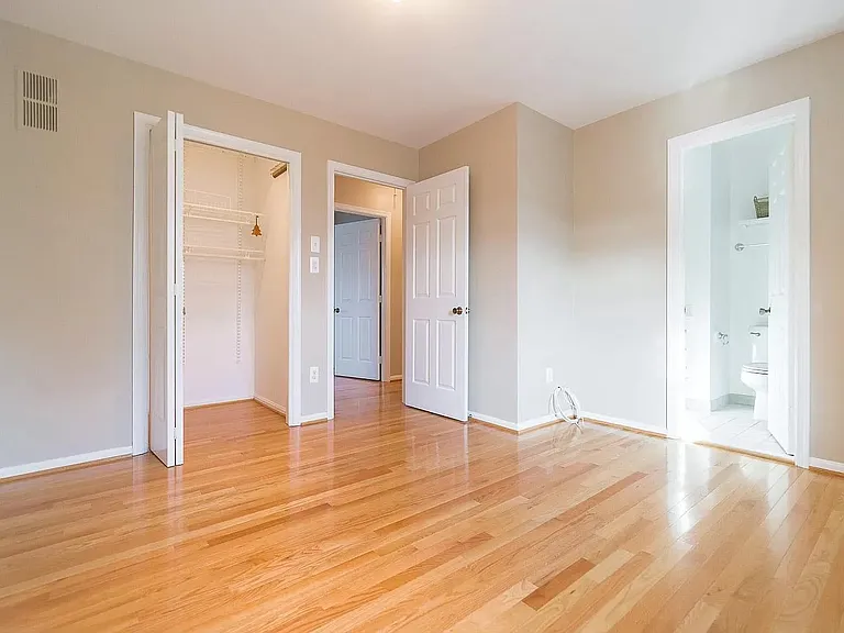 4827 Chevy Chase Dr — Photo 20