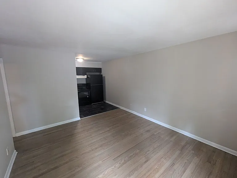 Colonial Apartments - 105 Bloomfield St — Photo 11