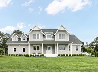 17 Happy Ln, Westhampton Beach, NY 11978