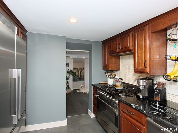 3rd image of 455 Barn Hill Road