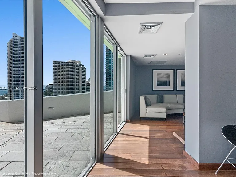 335 S Biscayne Blvd #802 — Photo 18