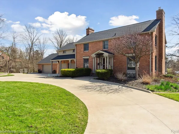 2641 Westwood Pkwy, Flint, MI 48503