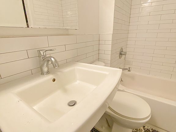 5th image of 320 Saint Nicholas Ave #C3