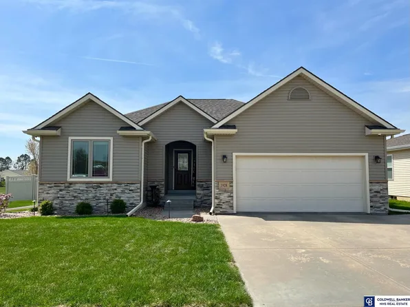 1928 E 10th St, York, NE 68467