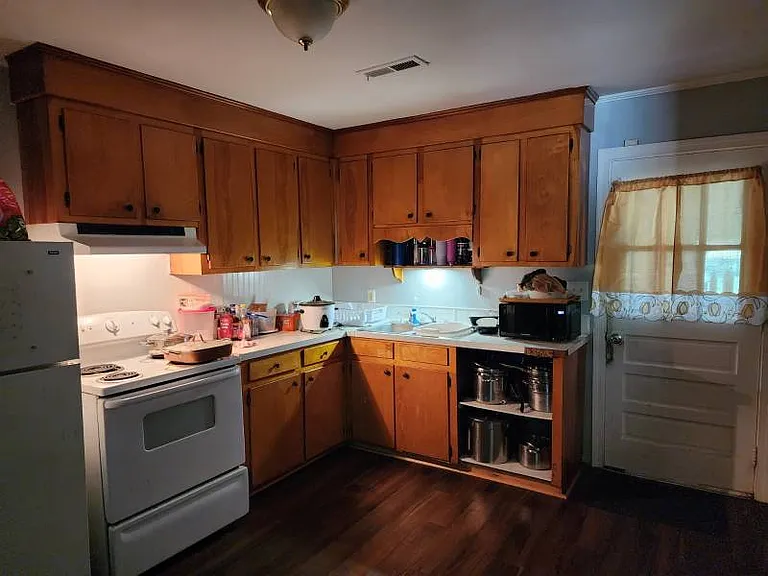 1518 Greenbay Dr — Photo 4