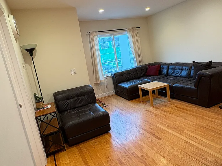 1882 Donner Ave — Photo 2