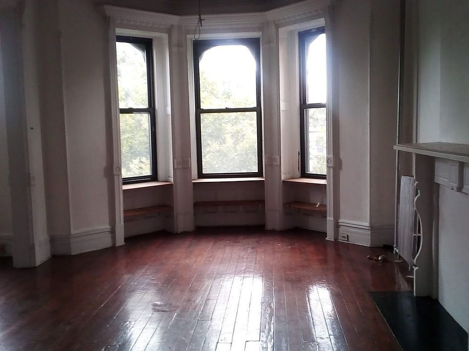 1st image of 363 4th St APT 4