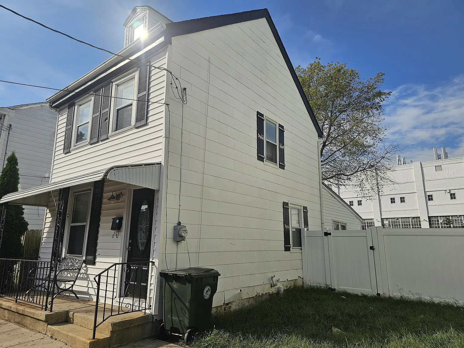 3 bed, 1269 sqft, $1,850 — Photo 1
