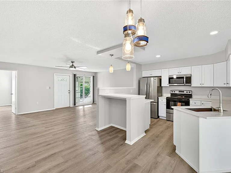 7400 College Pkwy #7C — Photo 8