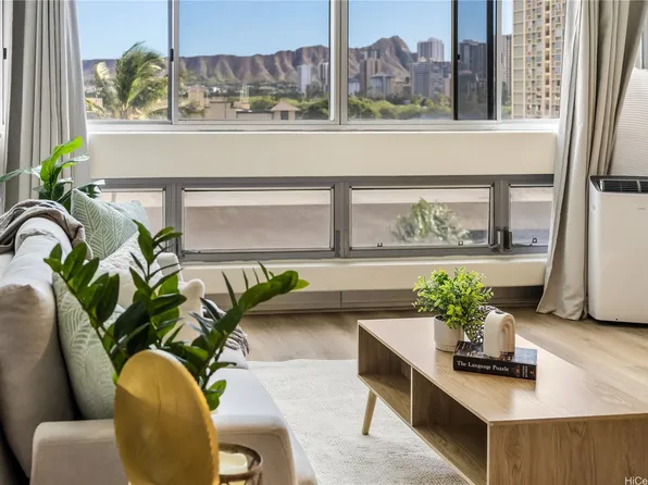 500 University Ave APT 736, Honolulu, HI 96826