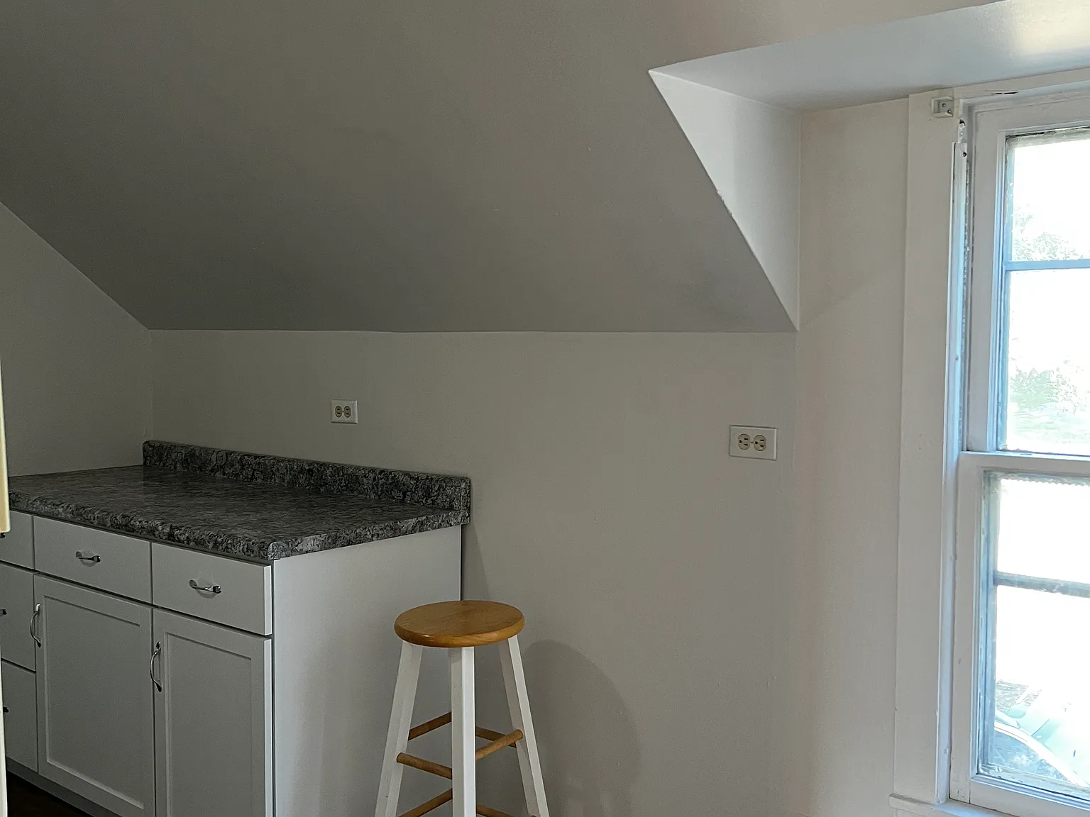 1 bed, 750 sqft, $695 — Photo 2