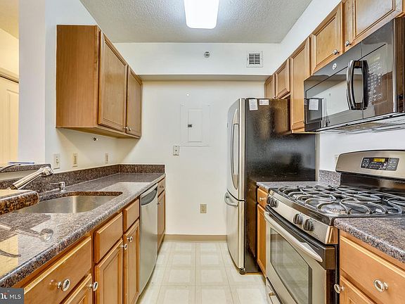 4th image of 7111 Woodmont Ave APT 501
