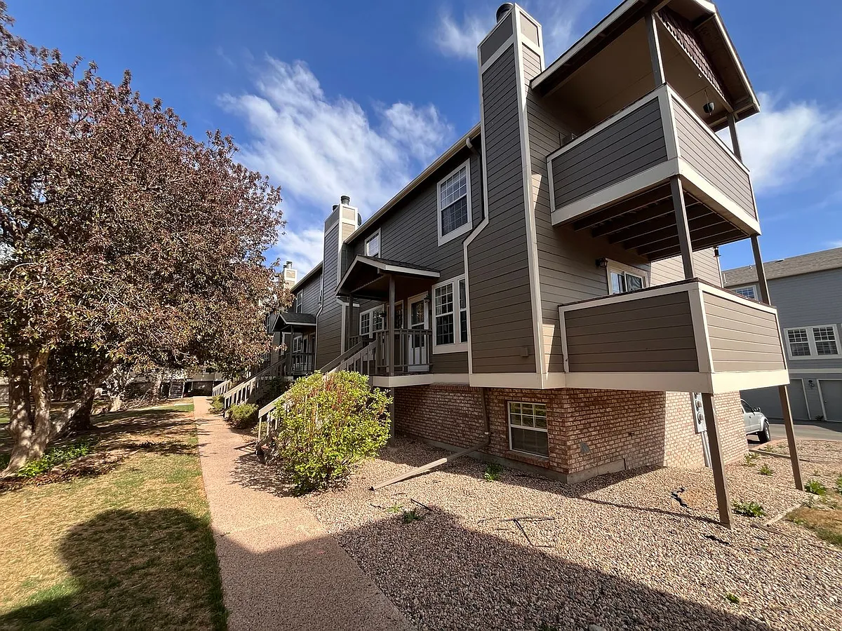 Building Photo - 3200 Azalea Dr #B5