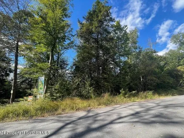 39 Beacon Ln, Factoryville, PA 18419