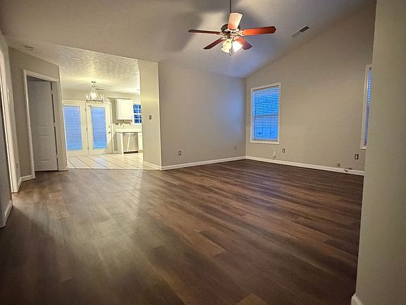 4th image of 2412 Prescott Ln