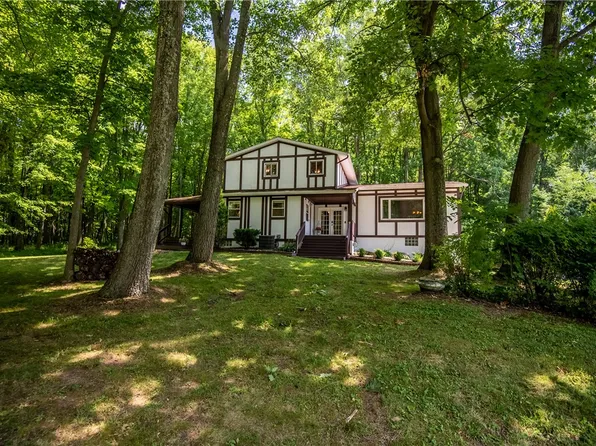 5833 Cassady Rd, Hermitage, PA 16148