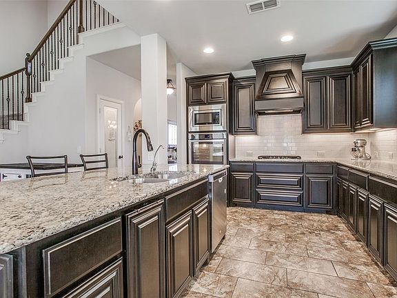 4th image of 904 Travers Dr