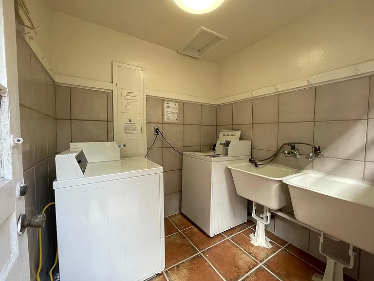 10804 Lindbrook Dr — Photo 26