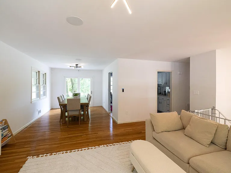 138 Grant Ave — Photo 4