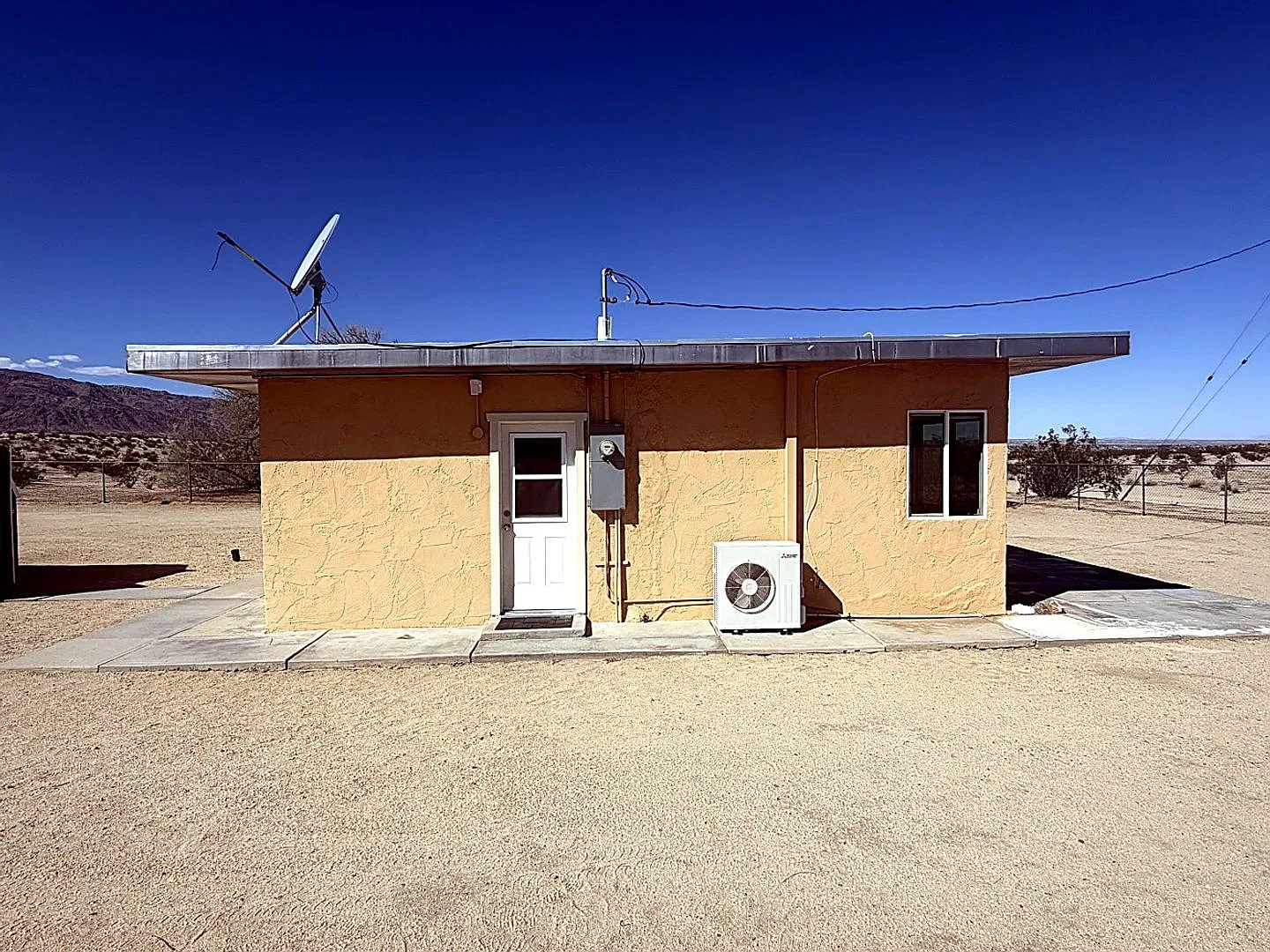 2bd/1ba Home on 2.5 Fenced Acres Free Well Water, $1,600/mo. — Photo 3